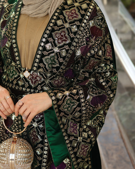 درّاعة مخمل مطرّزة – مزيج زمردي