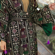 درّاعة مخمل مطرّزة – مزيج زمردي