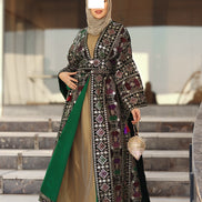 درّاعة مخمل مطرّزة – مزيج زمردي