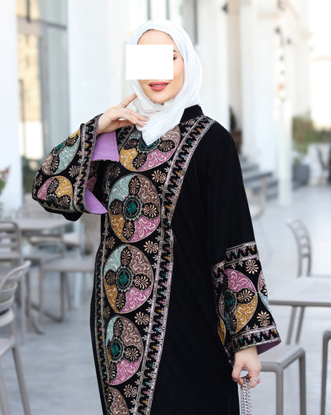 درّاعة مخمل مطرزة – أسود كلاسيك