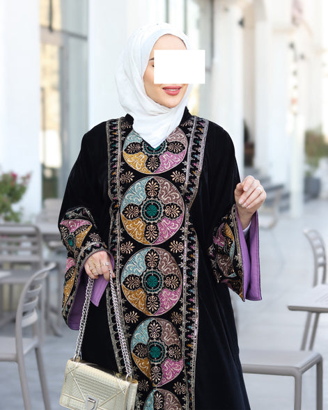 درّاعة مخمل مطرزة – أسود كلاسيك