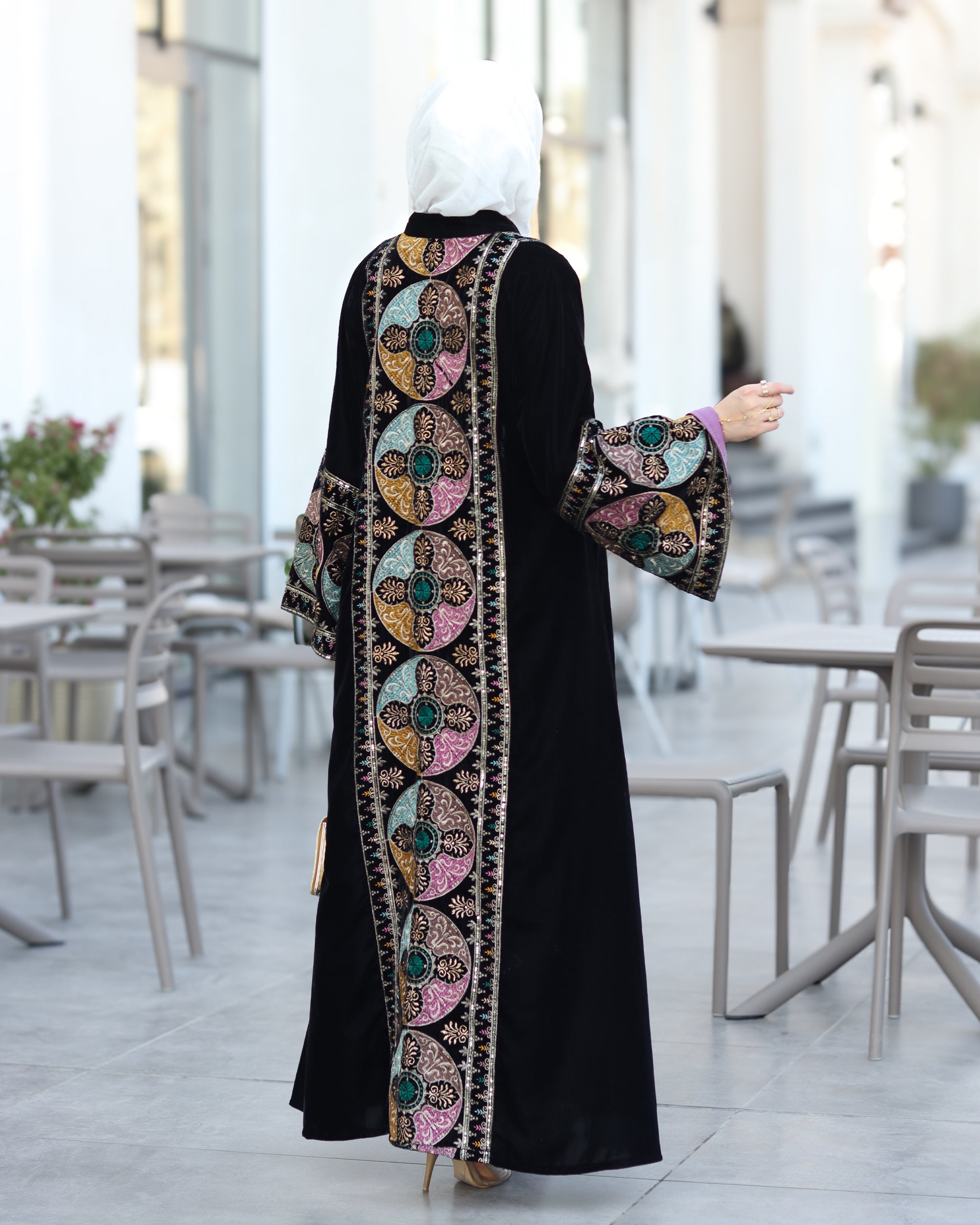 درّاعة مخمل مطرزة – أسود كلاسيك