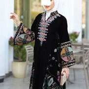 درّاعة مخمل مطرزة – أسود بتفاصيل تركواز