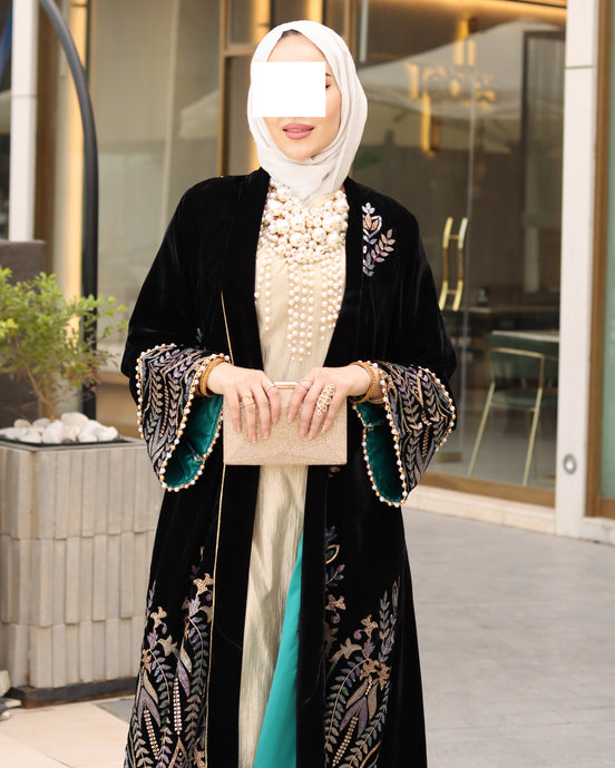 Embroidered Velvet Daraa 2-Piece – Black with Teal Fringe