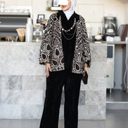 طقم جاكيت وبنطلون مخمل مطرز – أسود