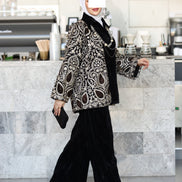 طقم جاكيت وبنطلون مخمل مطرز – أسود