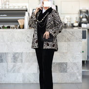 طقم جاكيت وبنطلون مخمل مطرز – أسود