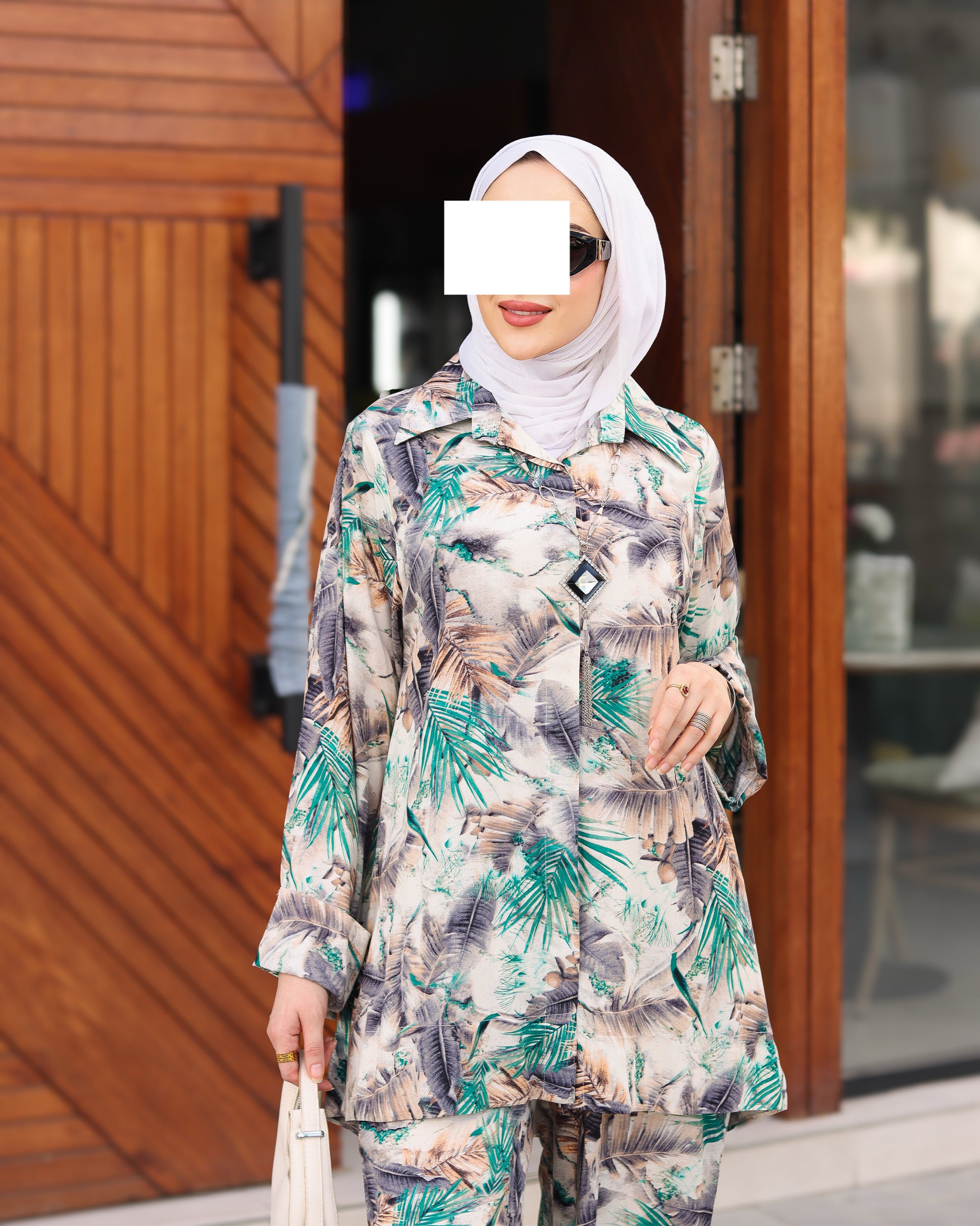 بدلة كتان بطبعة زهور استوائية – أخضر سيج متعدد الألوان