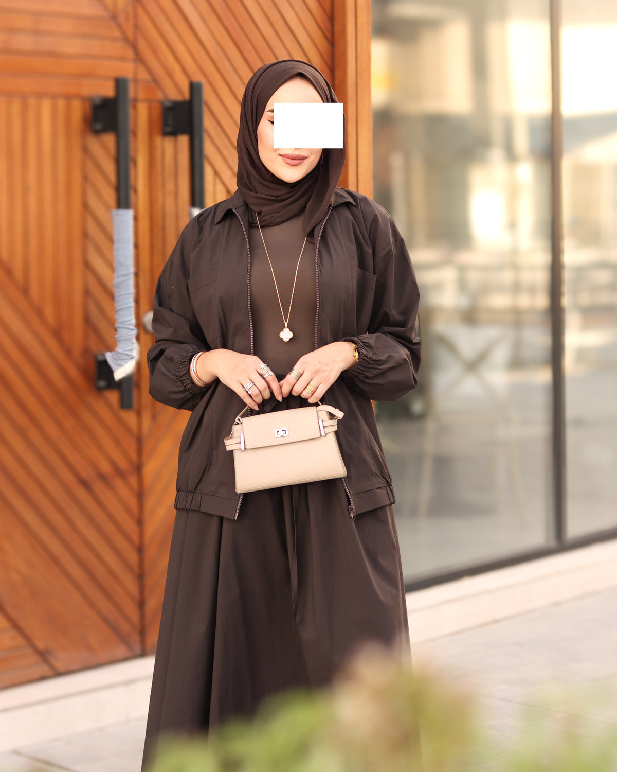 طقم جاكيت وتنورة باراشوت – بني